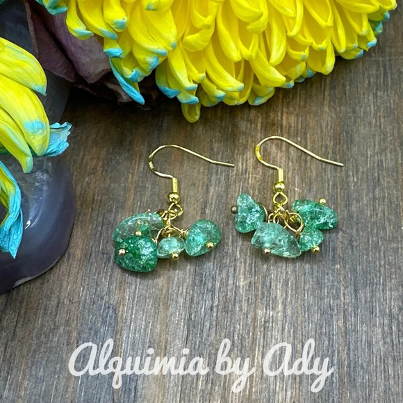 Emerald green Crackled Quartz statement dangle confetti chandelier earrings - Picture 1 of 1